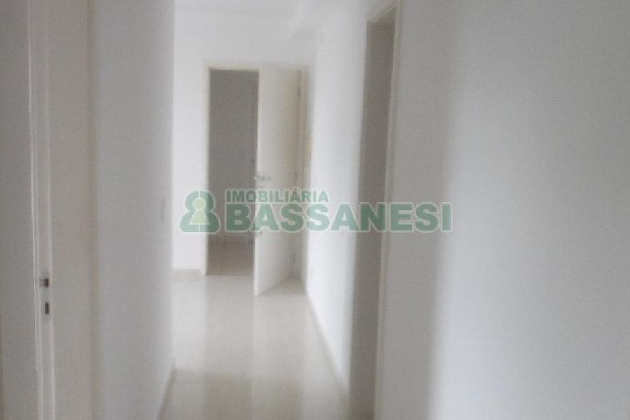 Apartamento com 53m², 2 dormitórios, 1 vaga, no bairro Lourdes em Caxias do Sul para Comprar