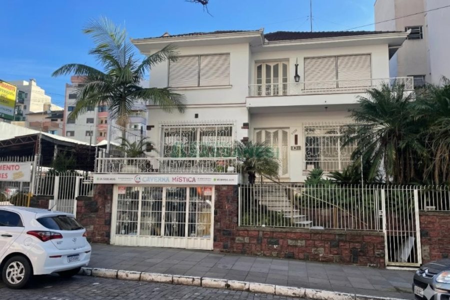 Casa com 300m², no bairro Centro em Caxias do Sul para Comprar