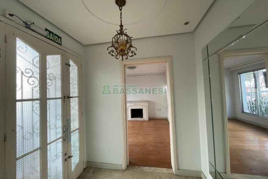 Casa com 300m², no bairro Centro em Caxias do Sul para Comprar