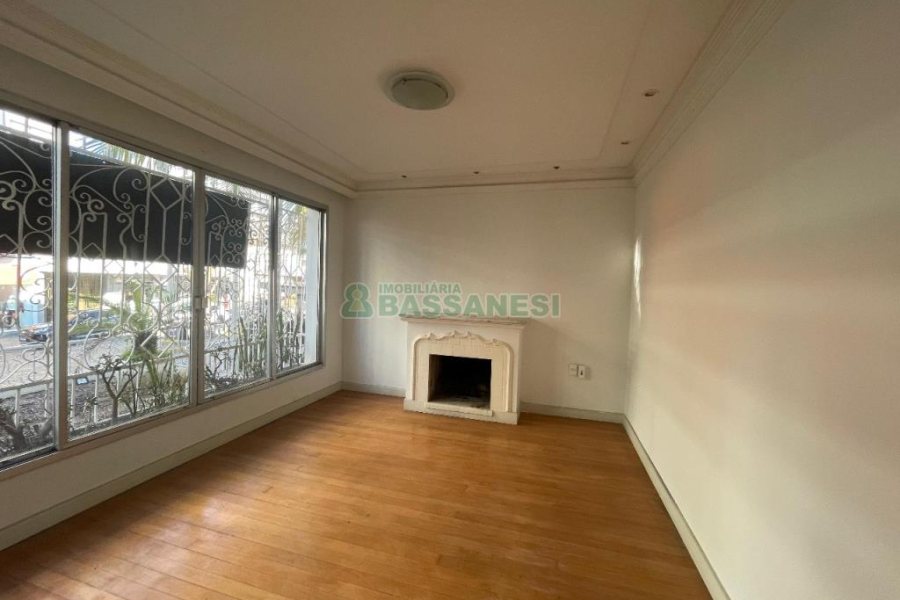 Casa com 300m², no bairro Centro em Caxias do Sul para Comprar