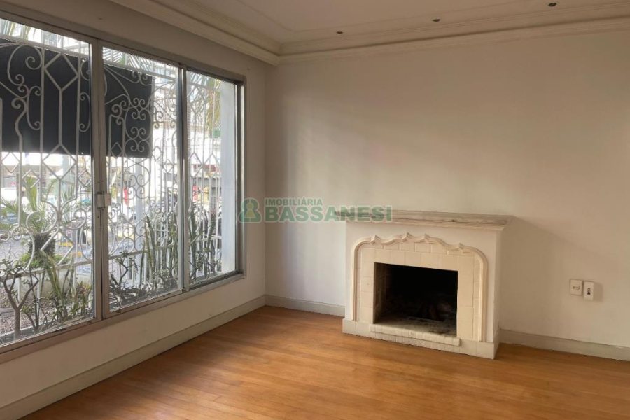 Casa com 300m², no bairro Centro em Caxias do Sul para Comprar