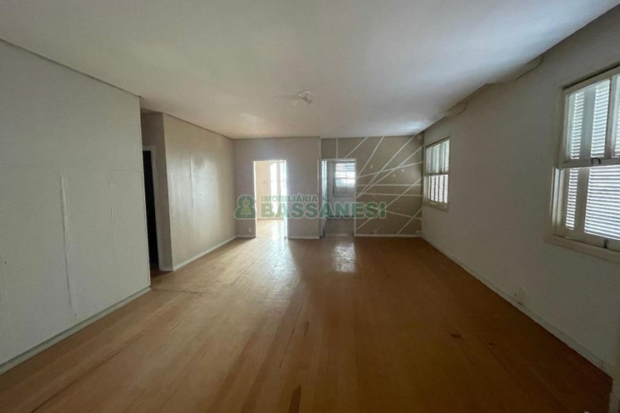 Casa com 300m², no bairro Centro em Caxias do Sul para Comprar