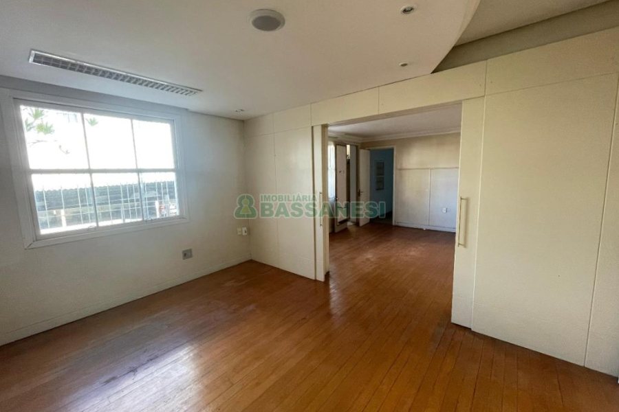 Casa com 300m², no bairro Centro em Caxias do Sul para Comprar