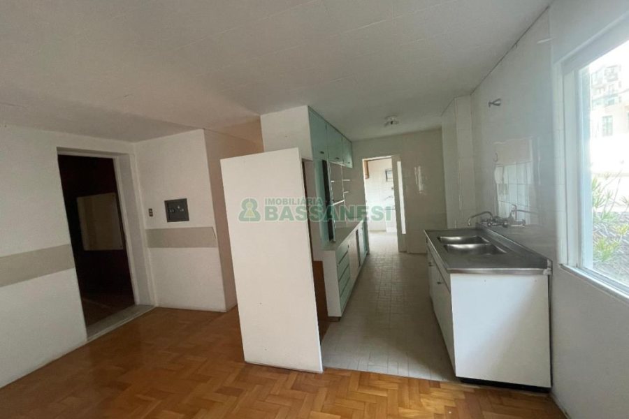 Casa com 300m², no bairro Centro em Caxias do Sul para Comprar