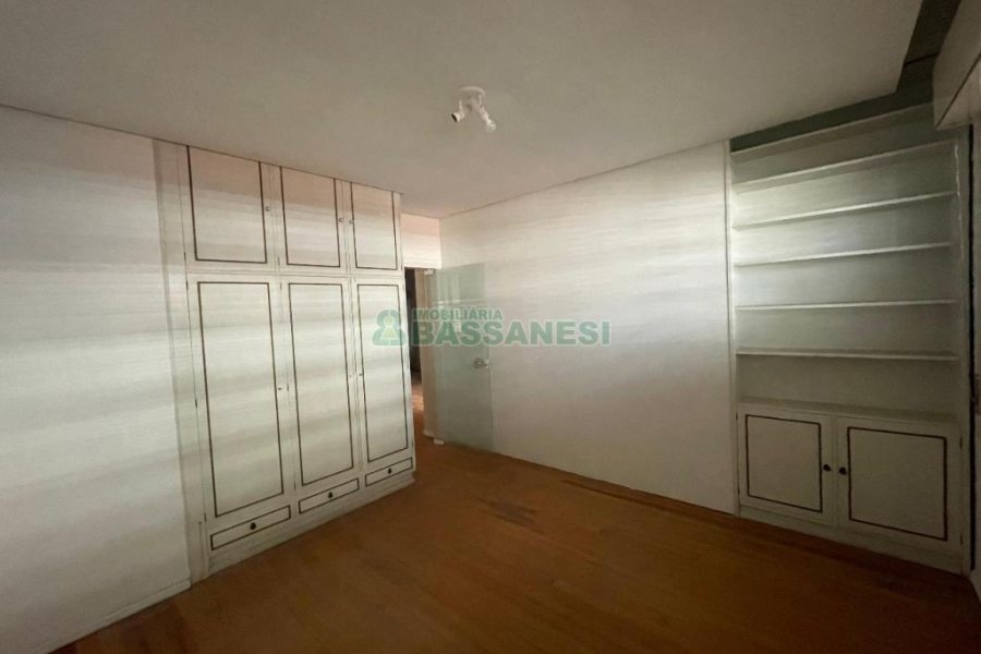 Casa com 300m², no bairro Centro em Caxias do Sul para Comprar