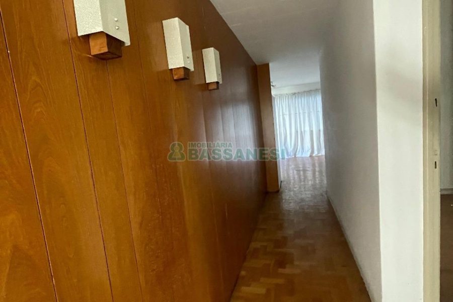 Casa com 300m², no bairro Centro em Caxias do Sul para Comprar