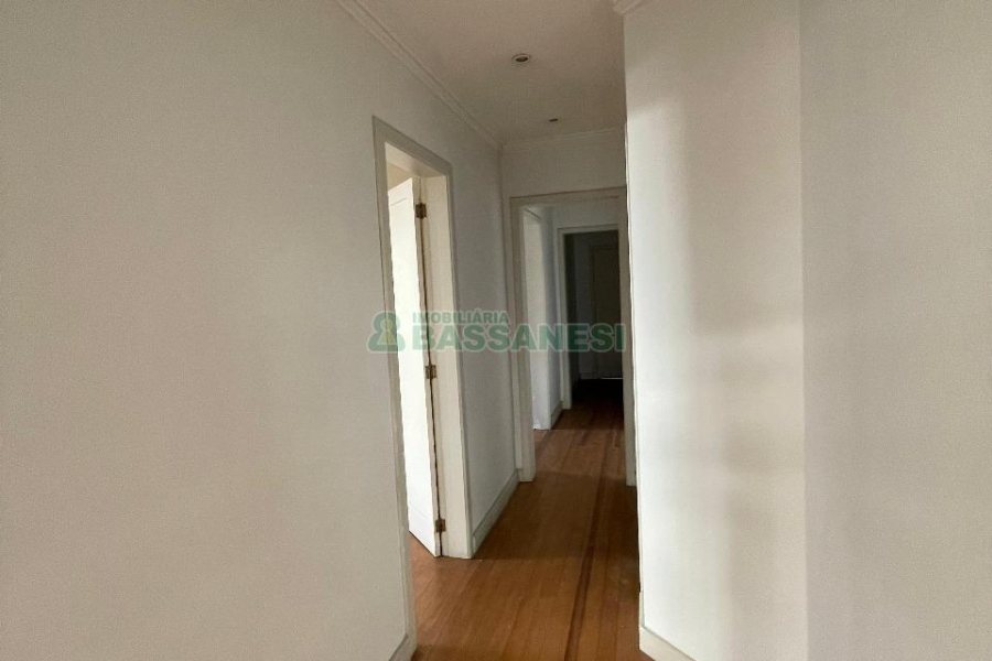 Casa com 300m², no bairro Centro em Caxias do Sul para Comprar