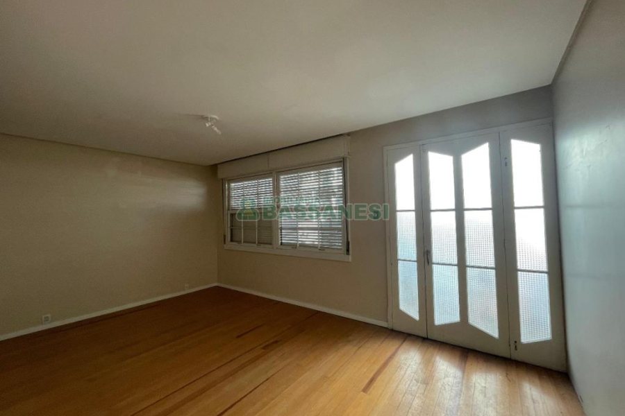 Casa com 300m², no bairro Centro em Caxias do Sul para Comprar