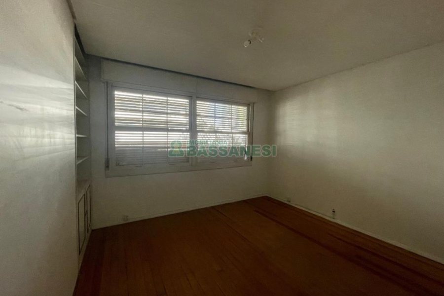 Casa com 300m², no bairro Centro em Caxias do Sul para Comprar