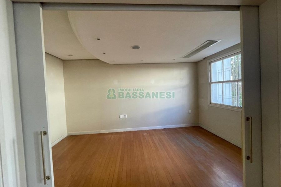 Casa com 300m², no bairro Centro em Caxias do Sul para Comprar