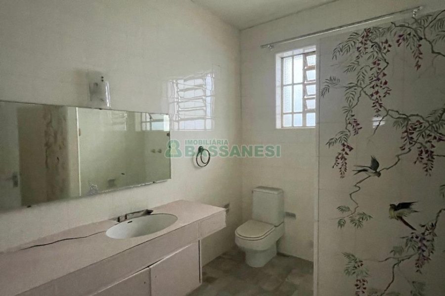 Casa com 300m², no bairro Centro em Caxias do Sul para Comprar