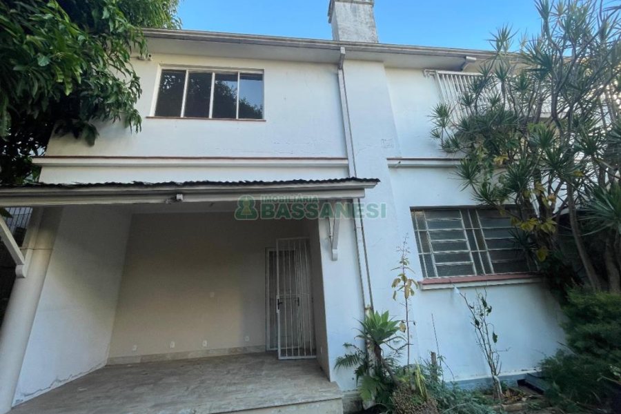 Casa com 300m², no bairro Centro em Caxias do Sul para Comprar