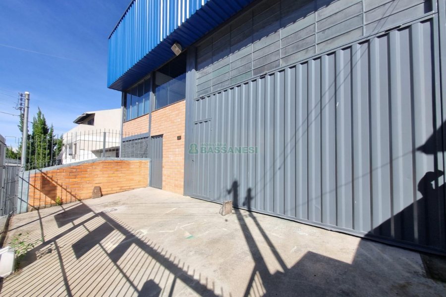 Pavilhão com 300m², no bairro Centenário em Caxias do Sul para Alugar