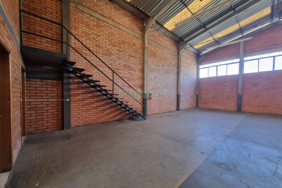 Pavilhão com 300m², no bairro Centenário em Caxias do Sul para Alugar