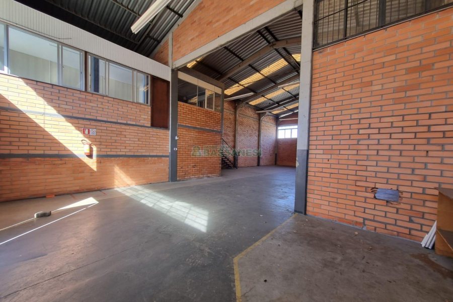 Pavilhão com 300m², no bairro Centenário em Caxias do Sul para Alugar