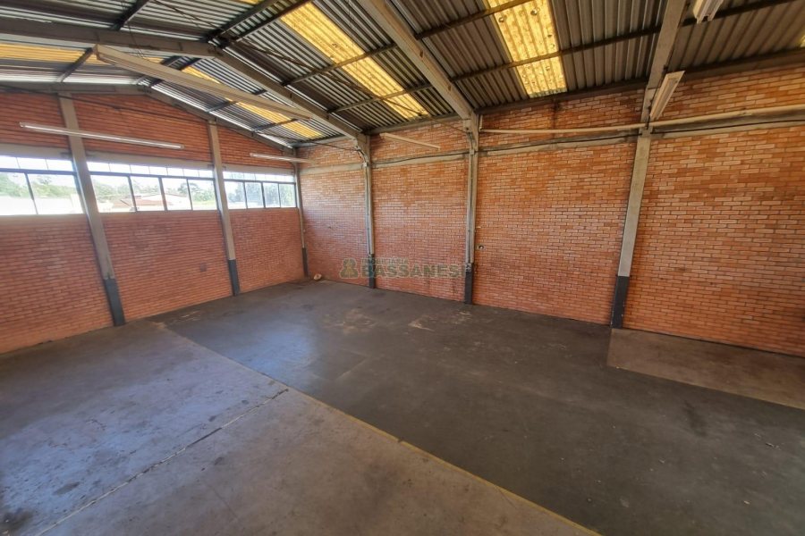 Pavilhão com 300m², no bairro Centenário em Caxias do Sul para Alugar
