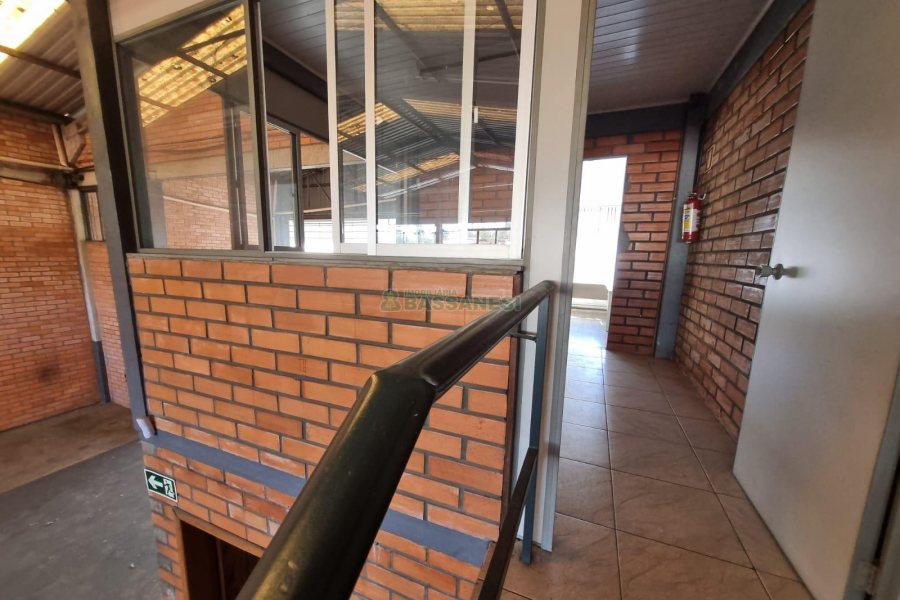 Pavilhão com 300m², no bairro Centenário em Caxias do Sul para Alugar