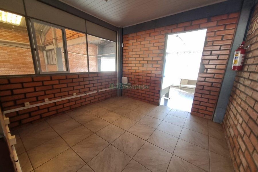 Pavilhão com 300m², no bairro Centenário em Caxias do Sul para Alugar