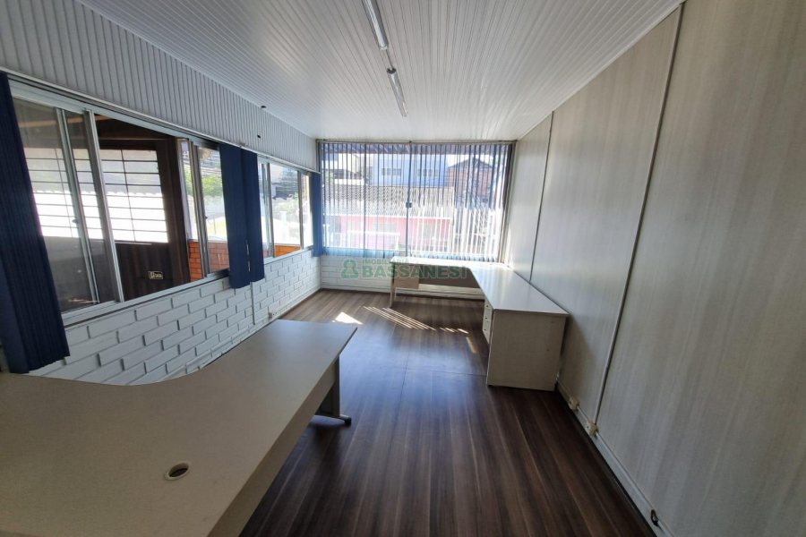 Pavilhão com 300m², no bairro Centenário em Caxias do Sul para Alugar