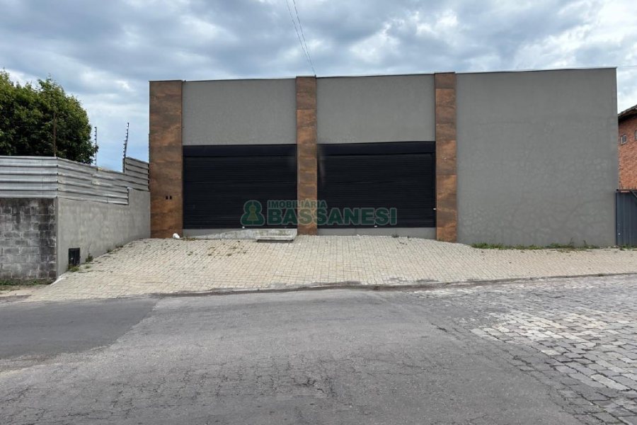 Loja com 140m², no bairro Sagrada Família em Caxias do Sul para Alugar