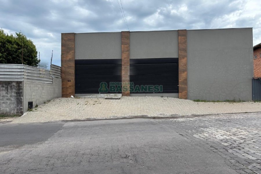 Loja com 140m², no bairro Sagrada Família em Caxias do Sul para Alugar