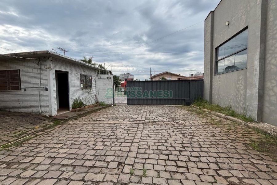 Loja com 140m², no bairro Sagrada Família em Caxias do Sul para Alugar