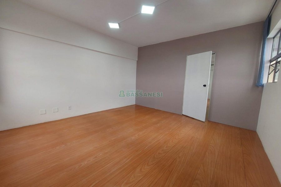 Sala com 55m², 1 vaga, no bairro Rio Branco em Caxias do Sul para Alugar