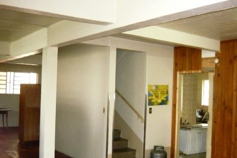 Casa com 250m², 4 dormitórios, 5 vagas, no bairro Pio X em Caxias do Sul para Comprar