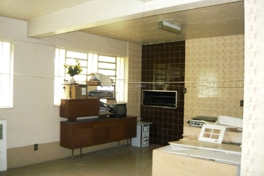 Casa com 250m², 4 dormitórios, 5 vagas, no bairro Pio X em Caxias do Sul para Comprar