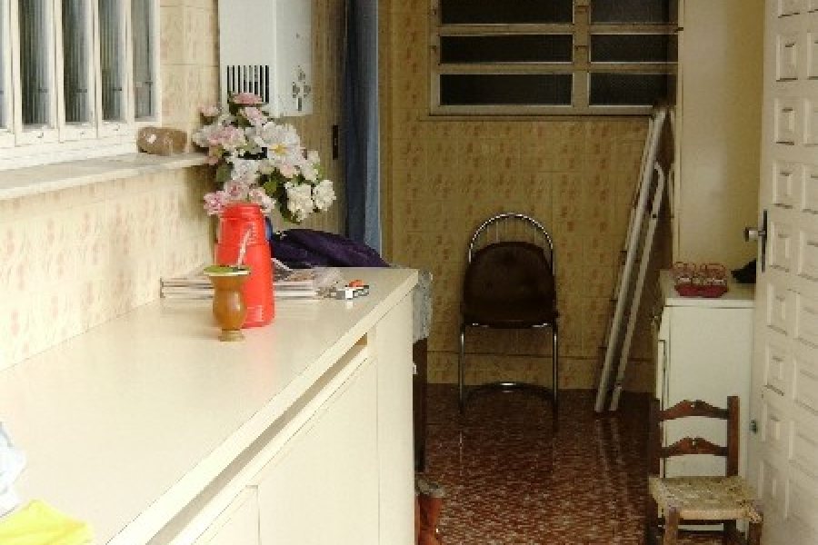 Casa com 250m², 4 dormitórios, 5 vagas, no bairro Pio X em Caxias do Sul para Comprar