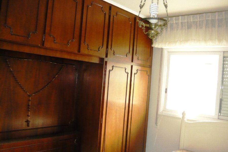 Casa com 250m², 4 dormitórios, 5 vagas, no bairro Pio X em Caxias do Sul para Comprar