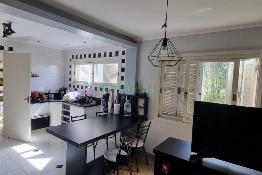 Casa com 320m², 8 dormitórios, 5 vagas, no bairro Bela Vista em Caxias do Sul para Comprar