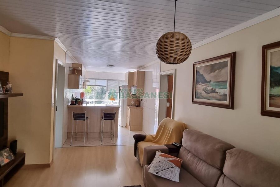 Casa com 320m², 8 dormitórios, 5 vagas, no bairro Bela Vista em Caxias do Sul para Comprar