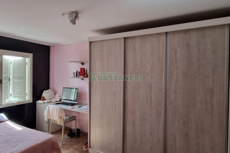 Casa com 320m², 8 dormitórios, 5 vagas, no bairro Bela Vista em Caxias do Sul para Comprar