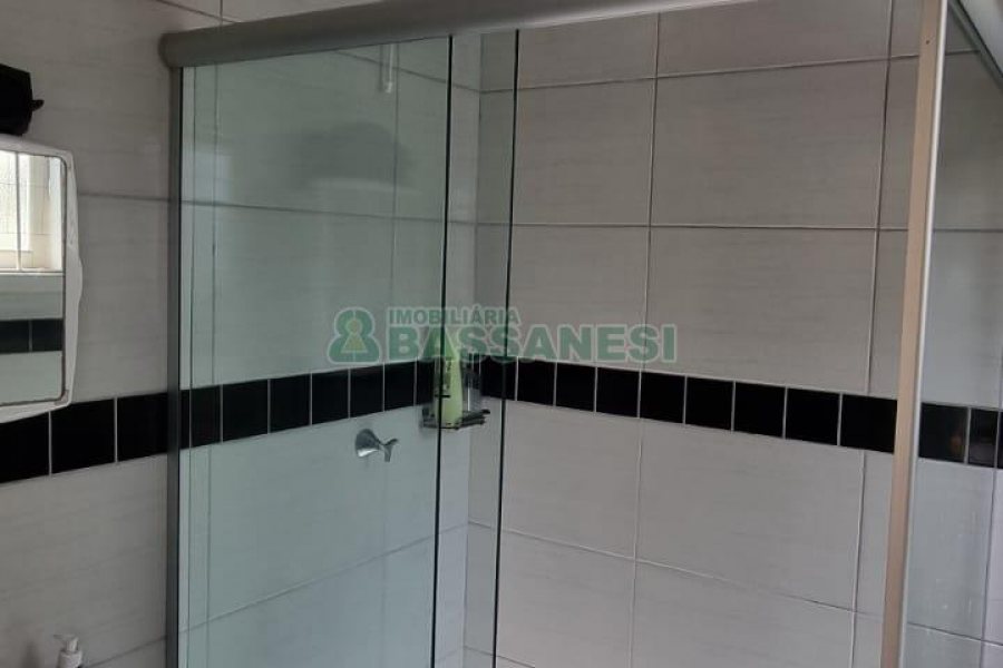 Casa com 320m², 8 dormitórios, 5 vagas, no bairro Bela Vista em Caxias do Sul para Comprar