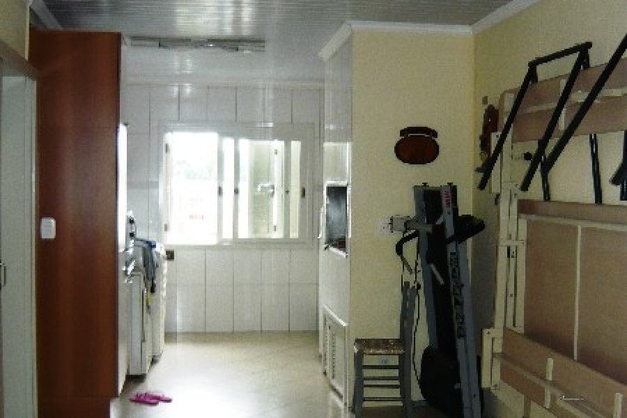 Casa com 320m², 8 dormitórios, 5 vagas, no bairro Bela Vista em Caxias do Sul para Comprar