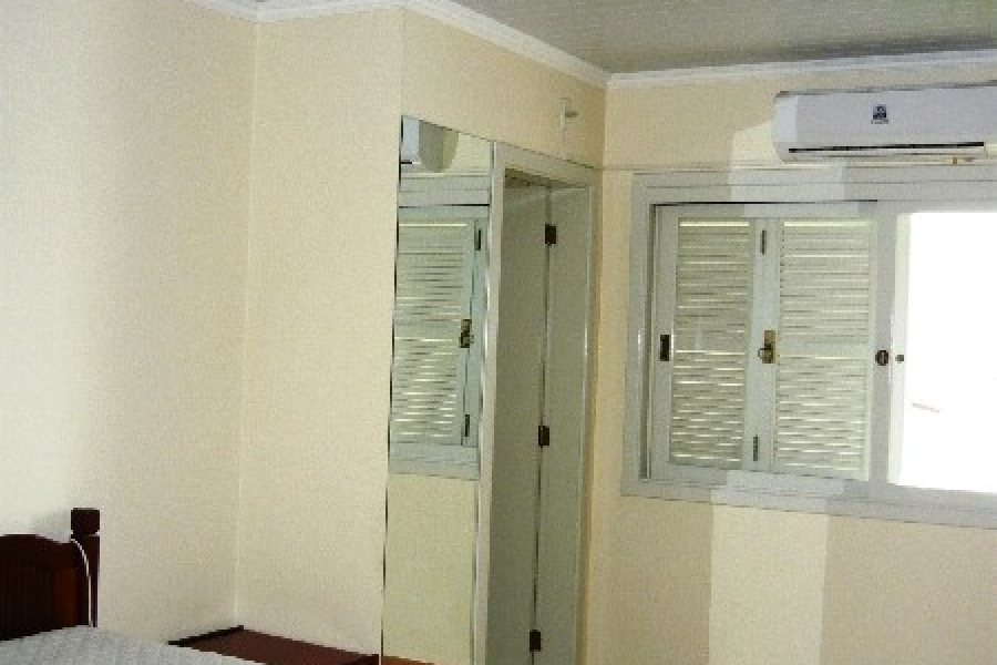 Casa com 320m², 8 dormitórios, 5 vagas, no bairro Bela Vista em Caxias do Sul para Comprar