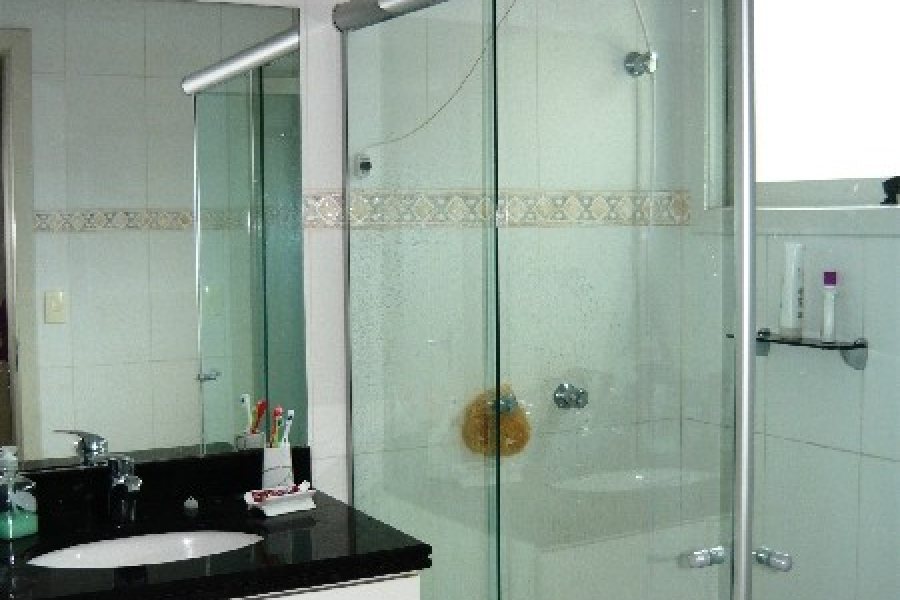 Casa com 320m², 8 dormitórios, 5 vagas, no bairro Bela Vista em Caxias do Sul para Comprar