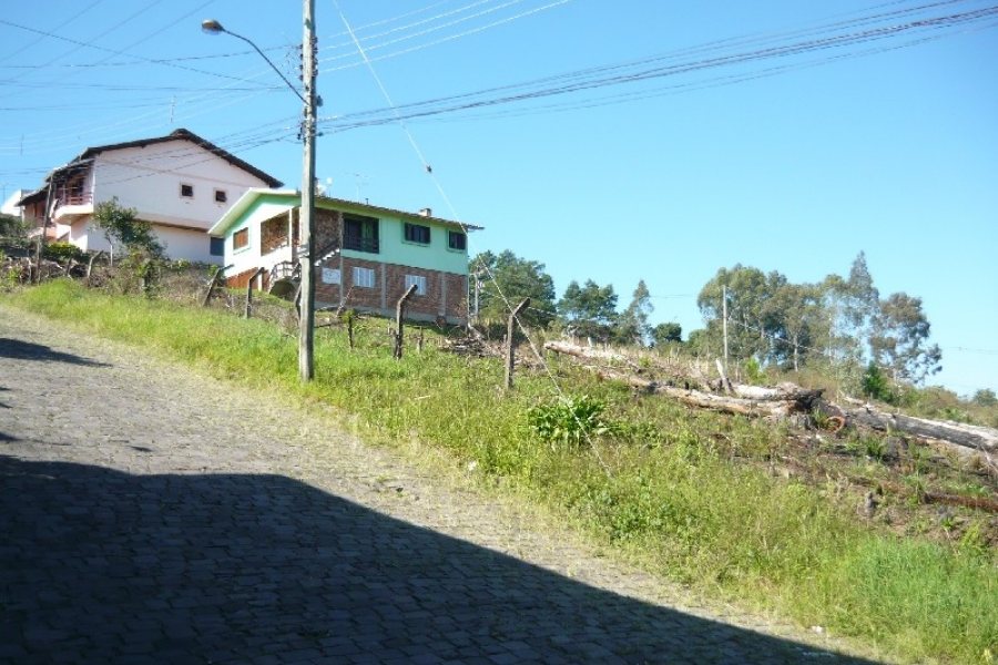Terreno com 1316m², no bairro São Caetano em Caxias do Sul para Comprar