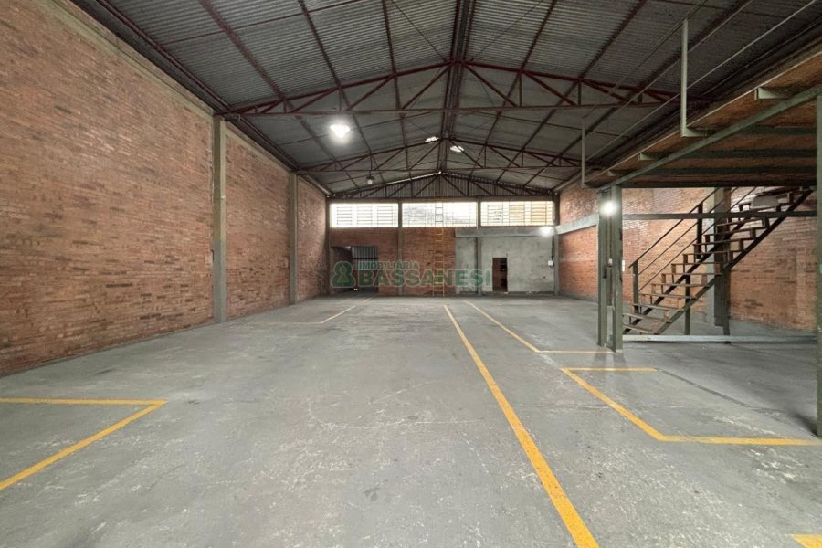 Pavilhão com 344m², no bairro Santa Catarina em Caxias do Sul para Alugar