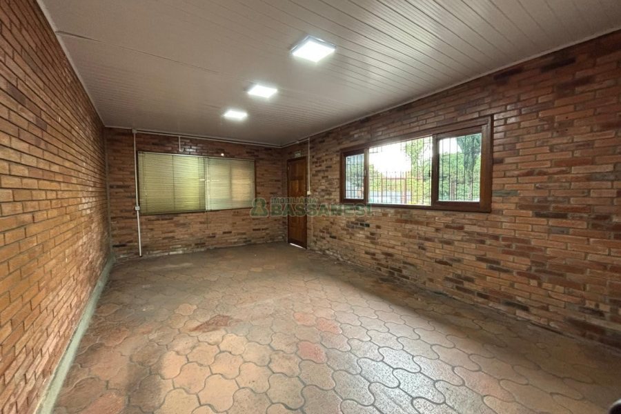 Pavilhão com 344m², no bairro Santa Catarina em Caxias do Sul para Alugar