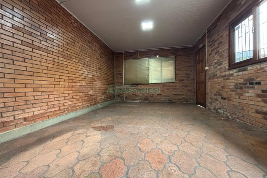 Pavilhão com 344m², no bairro Santa Catarina em Caxias do Sul para Alugar