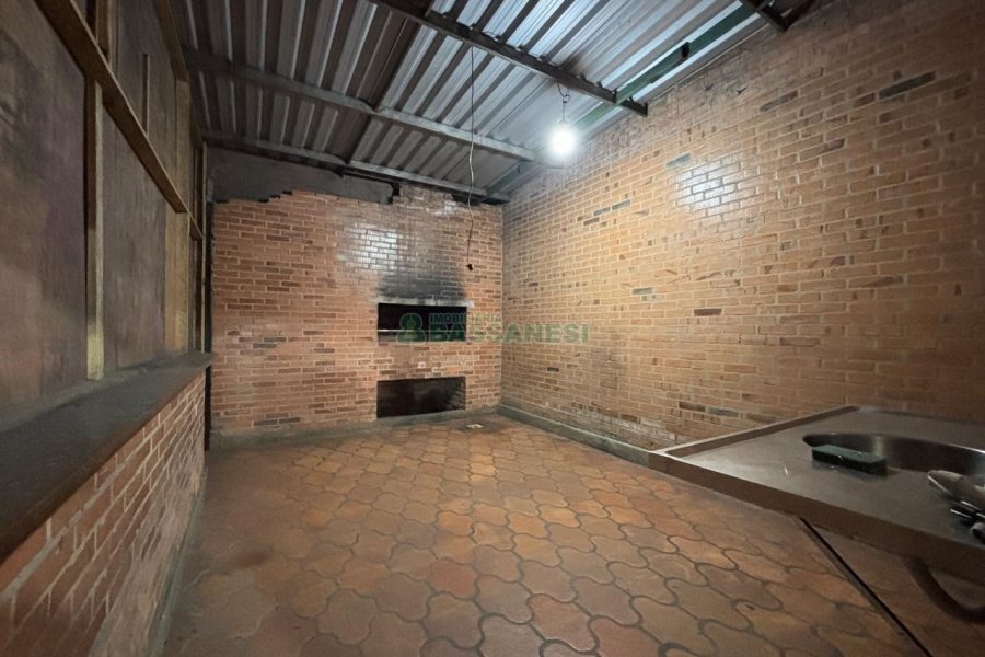 Pavilhão com 344m², no bairro Santa Catarina em Caxias do Sul para Alugar