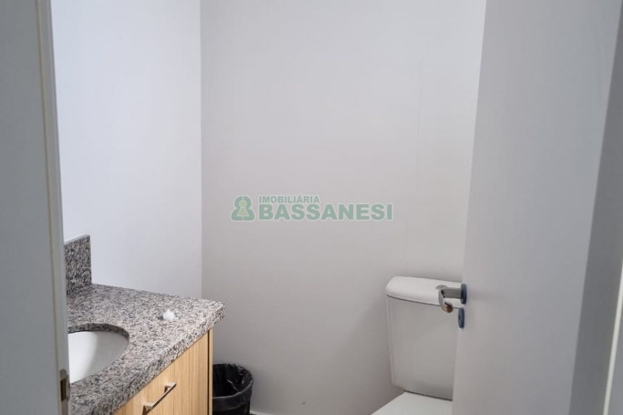 Sala com 64m², 1 vaga, no bairro Madureira em Caxias do Sul para Comprar