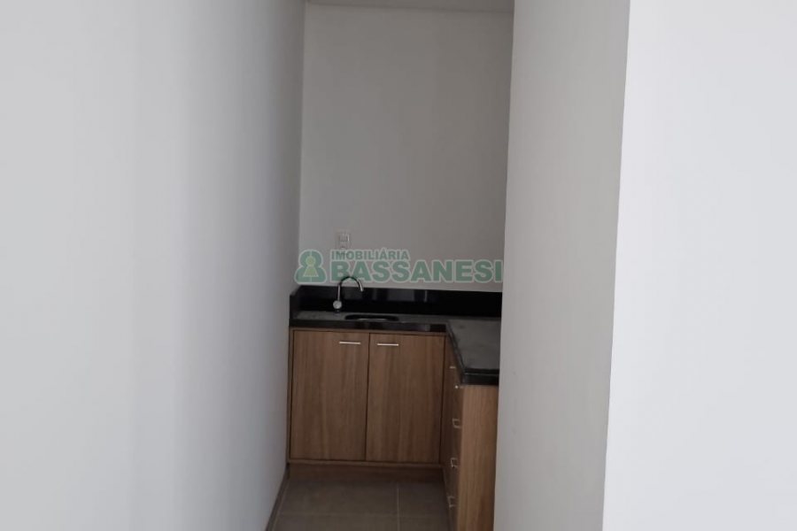 Sala com 64m², 1 vaga, no bairro Madureira em Caxias do Sul para Comprar