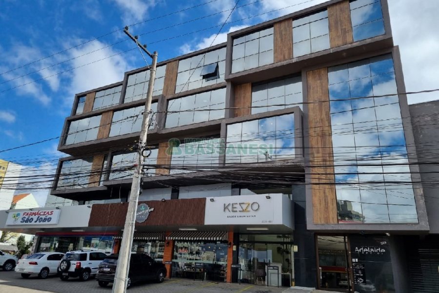 Sala com 64m², 1 vaga, no bairro Madureira em Caxias do Sul para Comprar