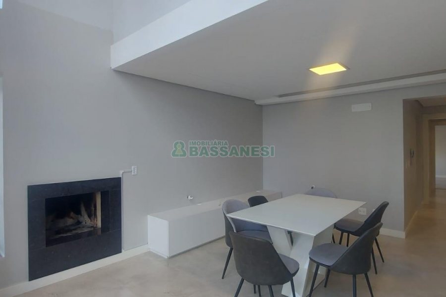 Apto Mobiliado com 107m², 3 dormitórios, 2 vagas, no bairro Panazzolo em Caxias do Sul para Alugar