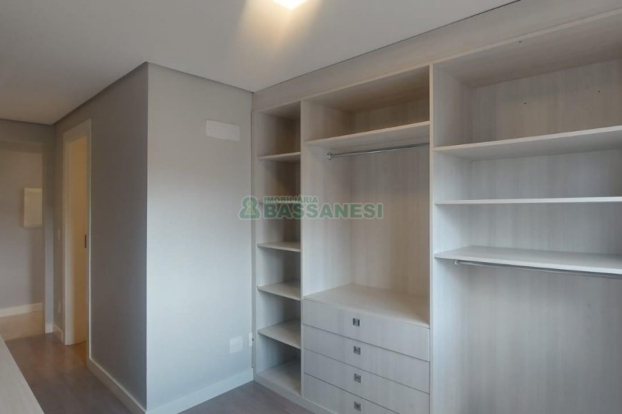 Apto Mobiliado com 107m², 3 dormitórios, 2 vagas, no bairro Panazzolo em Caxias do Sul para Alugar