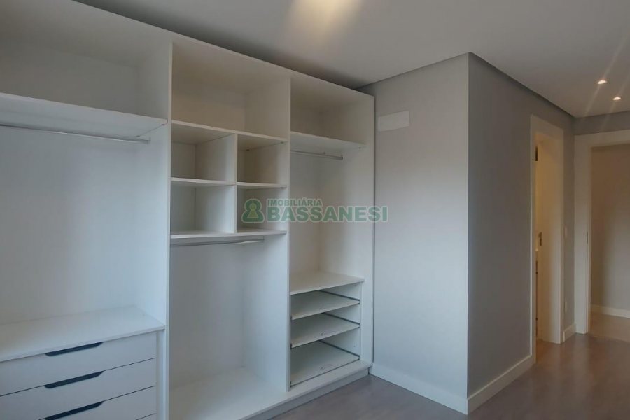 Apto Mobiliado com 107m², 3 dormitórios, 2 vagas, no bairro Panazzolo em Caxias do Sul para Alugar