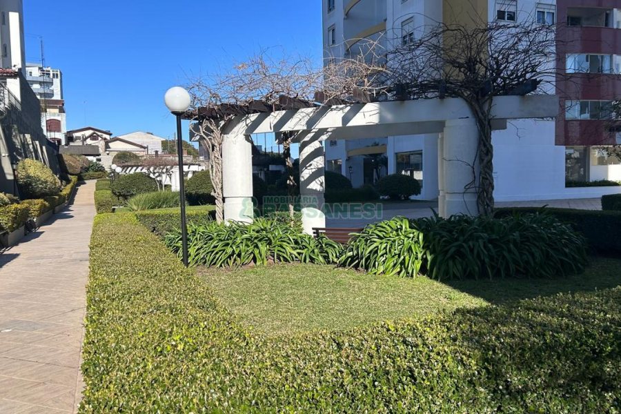 Apartamento com 94m², 3 dormitórios, 2 vagas, no bairro Rio Branco em Caxias do Sul para Comprar